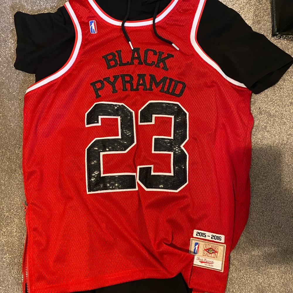 Black pyramid snakeskin jersey